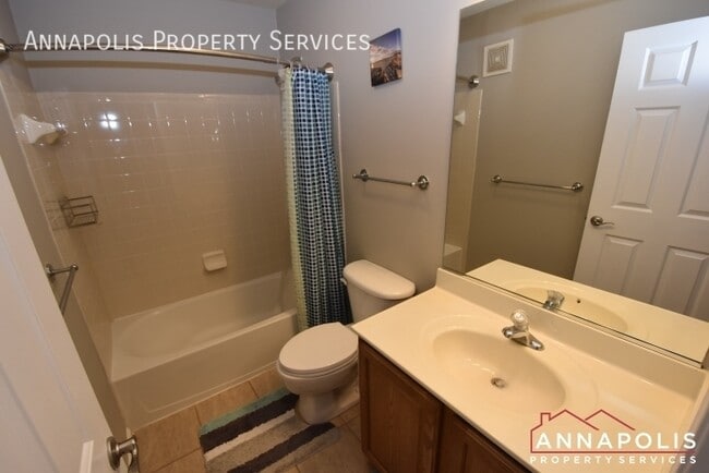 Building Photo - 2140 Hideaway Ct