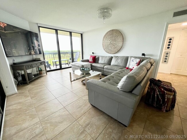 Building Photo - 9500 S Ocean Dr