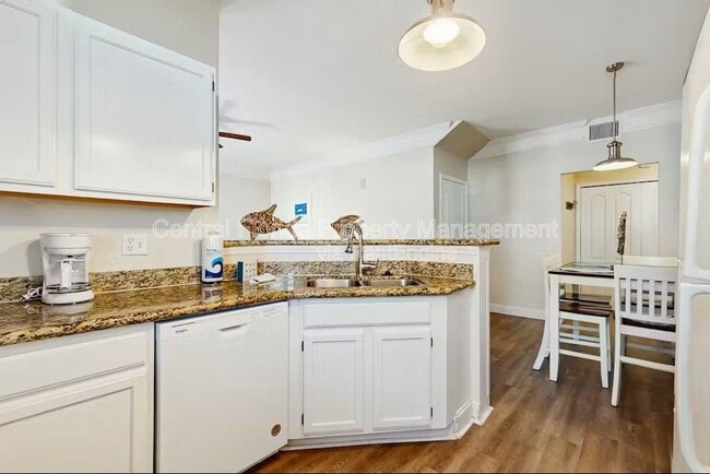 Building Photo - 5002 Mangrove Aly