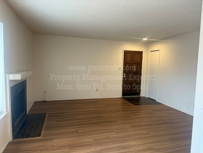 Building Photo - 3701 Colonial Dr