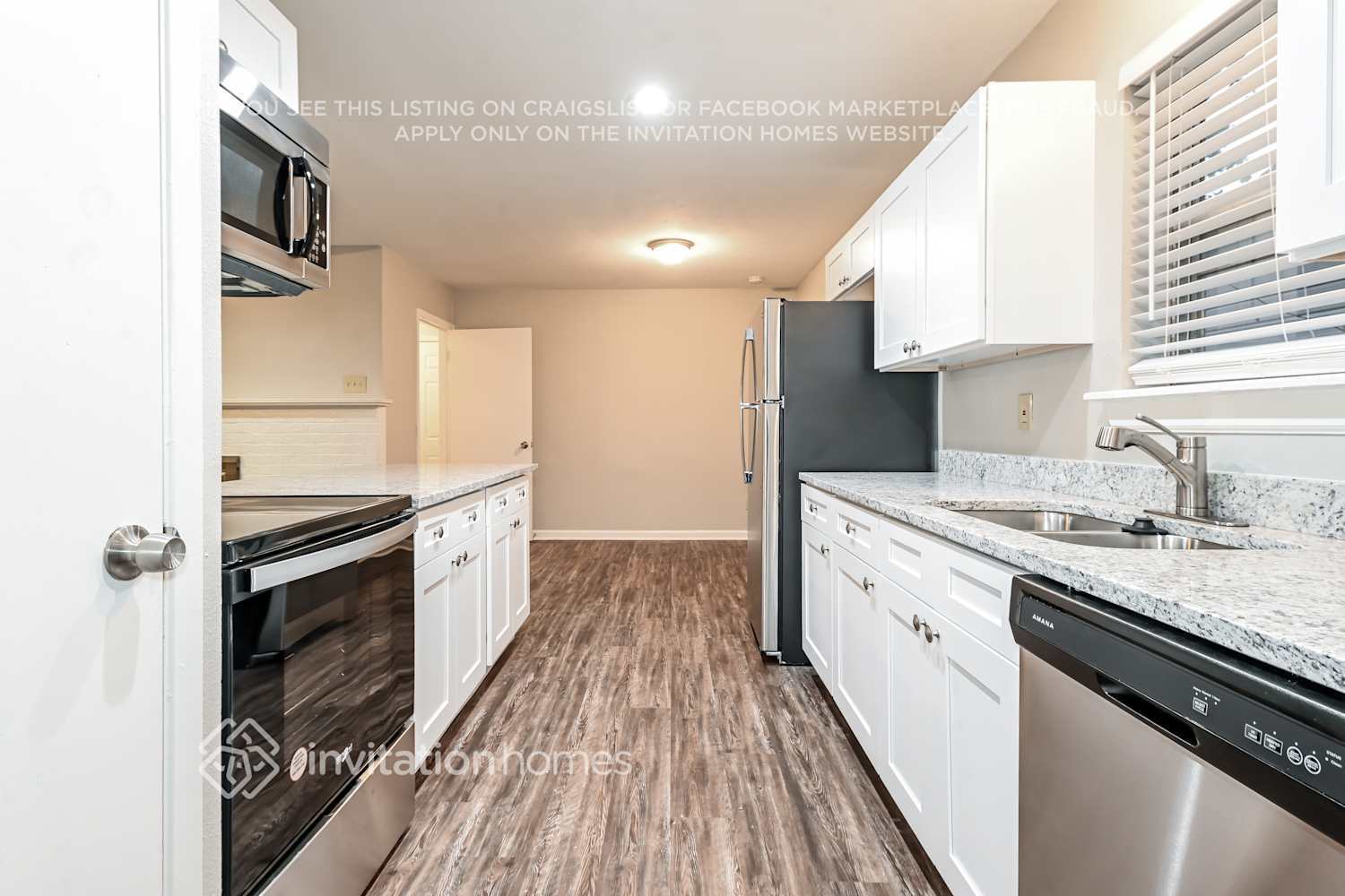 Building Photo - 2324 Lovell Dr