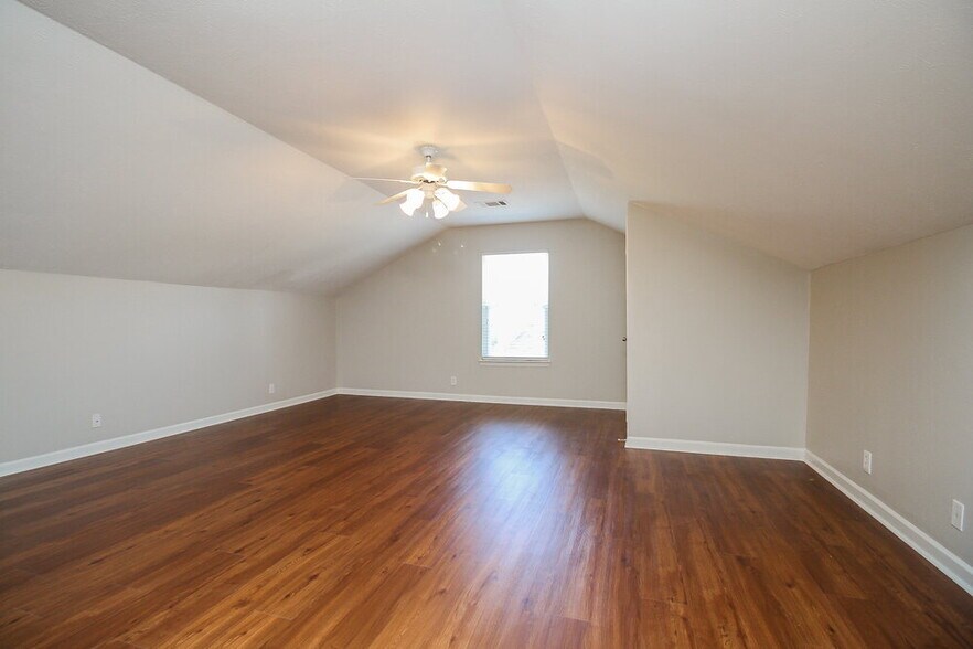 Building Photo - 7045 S Hampton Blvd