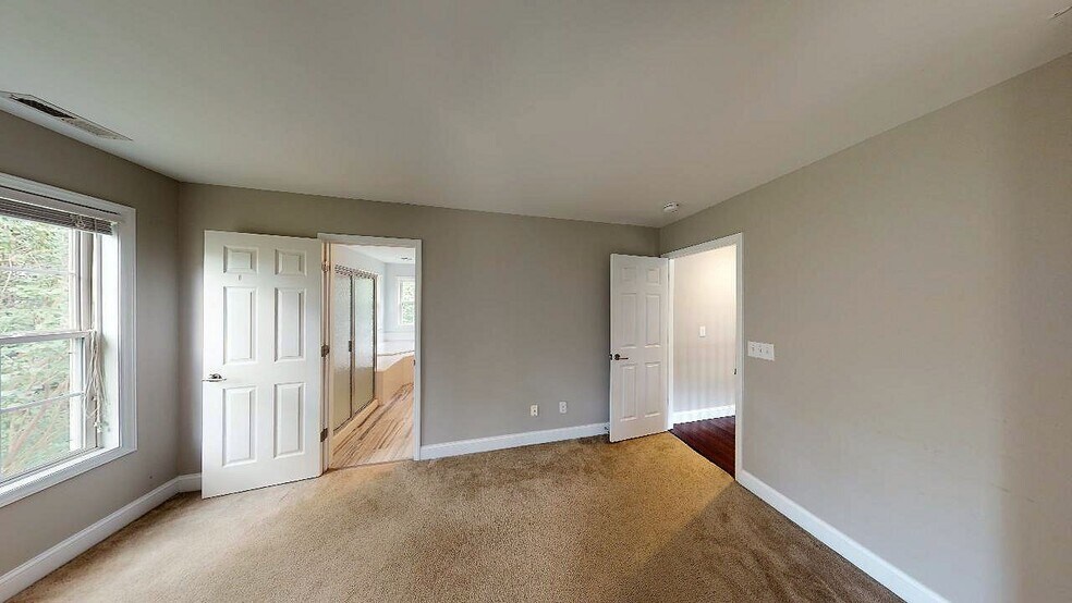 Building Photo - 425 New Parkside Dr