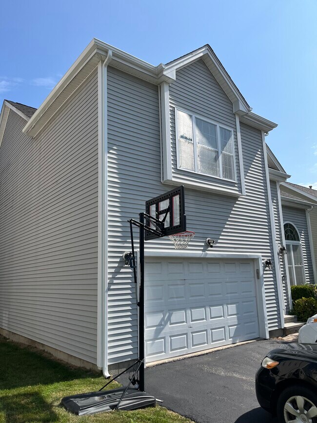 Building Photo - 4 Zain Cir