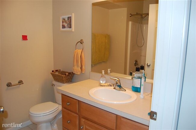 Building Photo - 9924 E Berry Dr