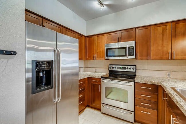 Building Photo - SPACIOUS 1-BEDROOM APARTMENT FOR RENT IN DOWNTOWN BALLARD!