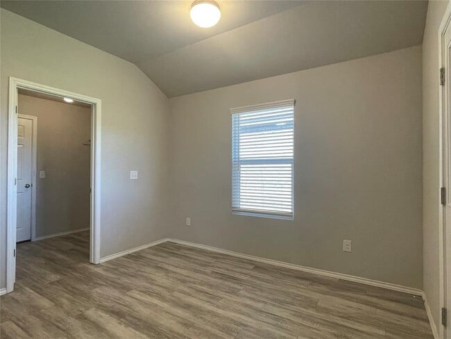 Building Photo - 5305 Mac Rd