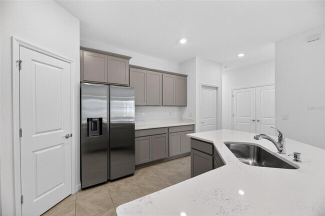 Building Photo - 2425 Bending Bonsai Dr