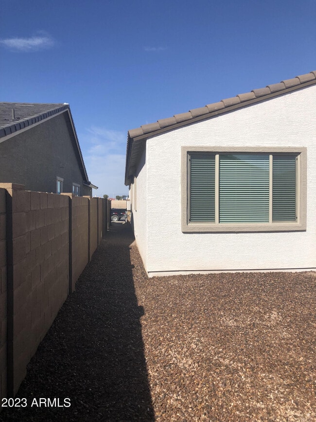 Building Photo - 12617 W Kaler Dr