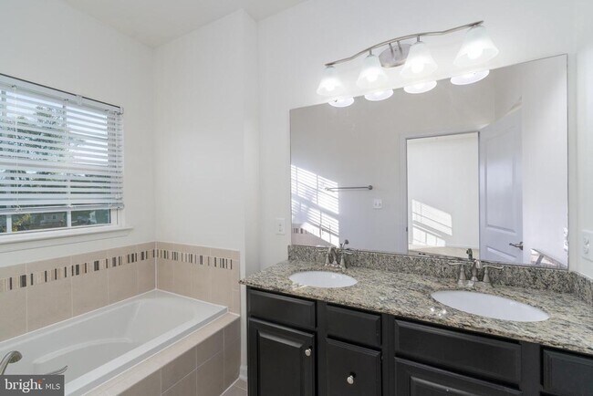 Building Photo - 3223 Clear Spring Dr