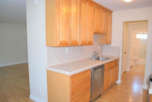 Building Photo - Updated, Bright, Spacious & Clean! Excellent Location at The Vintner in San Ramon