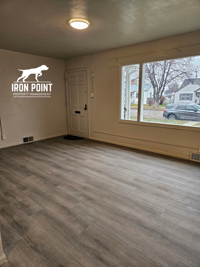 Building Photo - Move-in Special-Renovated 3bed/2bath home w/gas fireplace, garage, near downtown Caldwell.