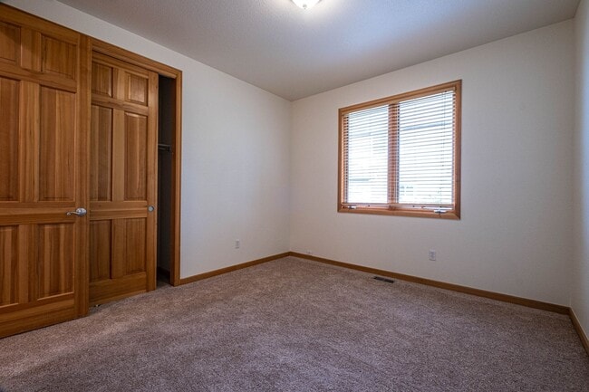 Building Photo - 4 Bed 3 Bath Home in Highlands Meadows - Windsor!