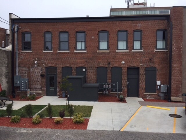 Building Photo - 127 E Main St