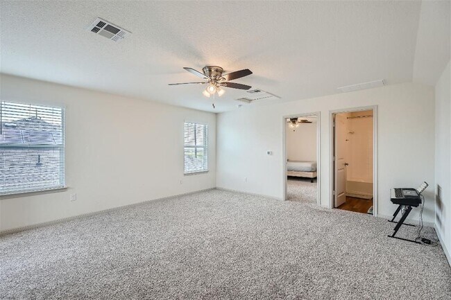 Building Photo - 124 Marienfeld Ln
