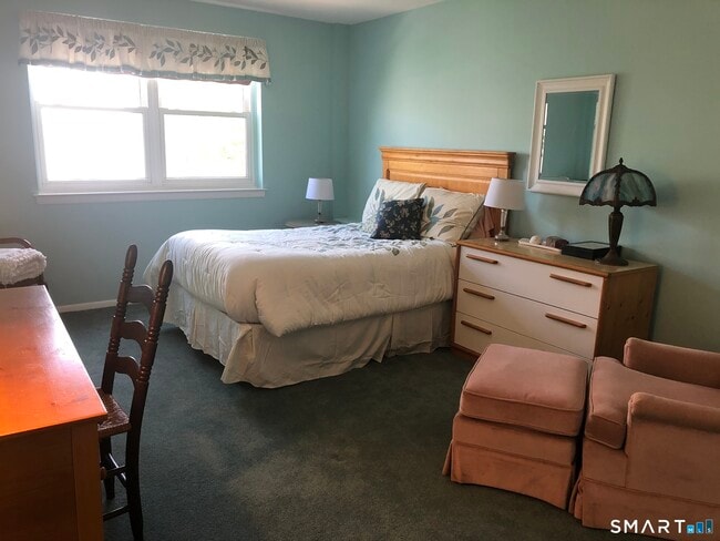 Building Photo - 893 Farmington Ave