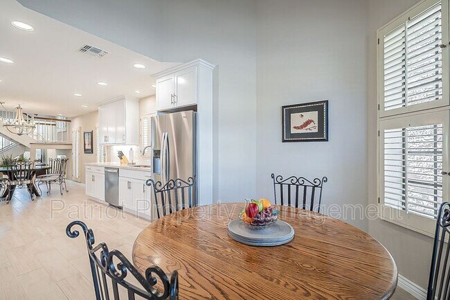 Building Photo - 10527 E Fanfol Ln