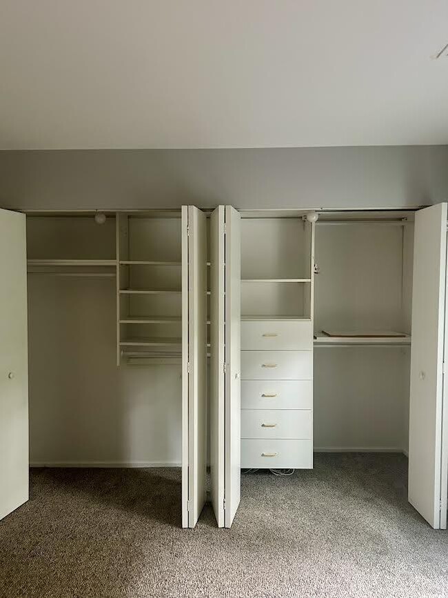 Building Photo - 2 bedroom in Northbrook IL 60062