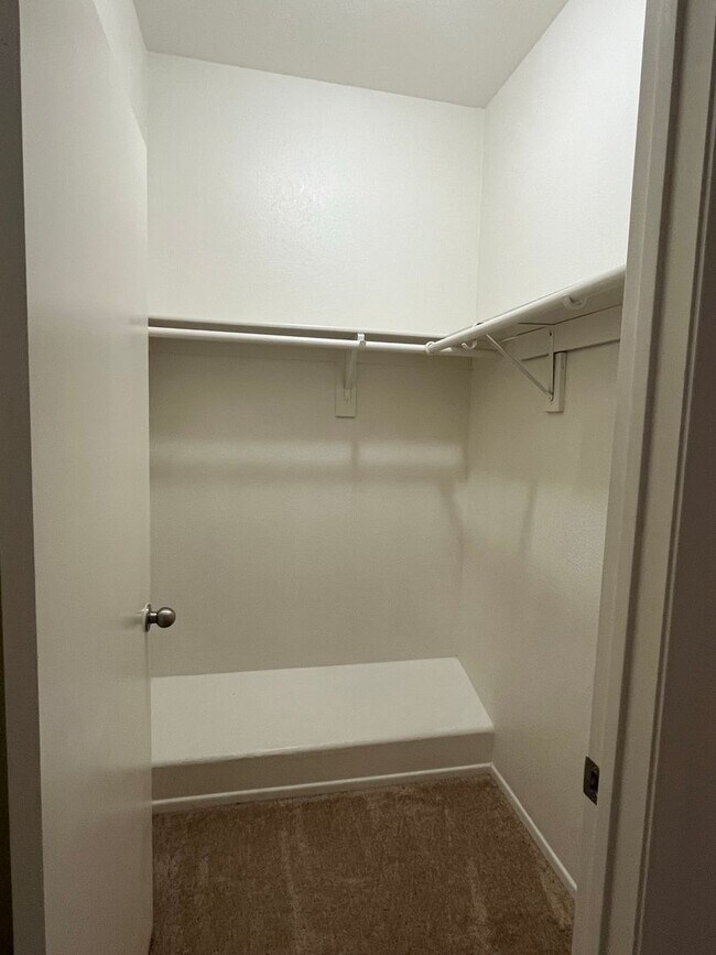 Building Photo - 3 bedroom 2 bath home with large yard available in Adelanto!