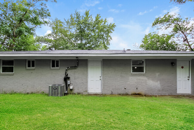 Building Photo - 3601 Audubon Pl