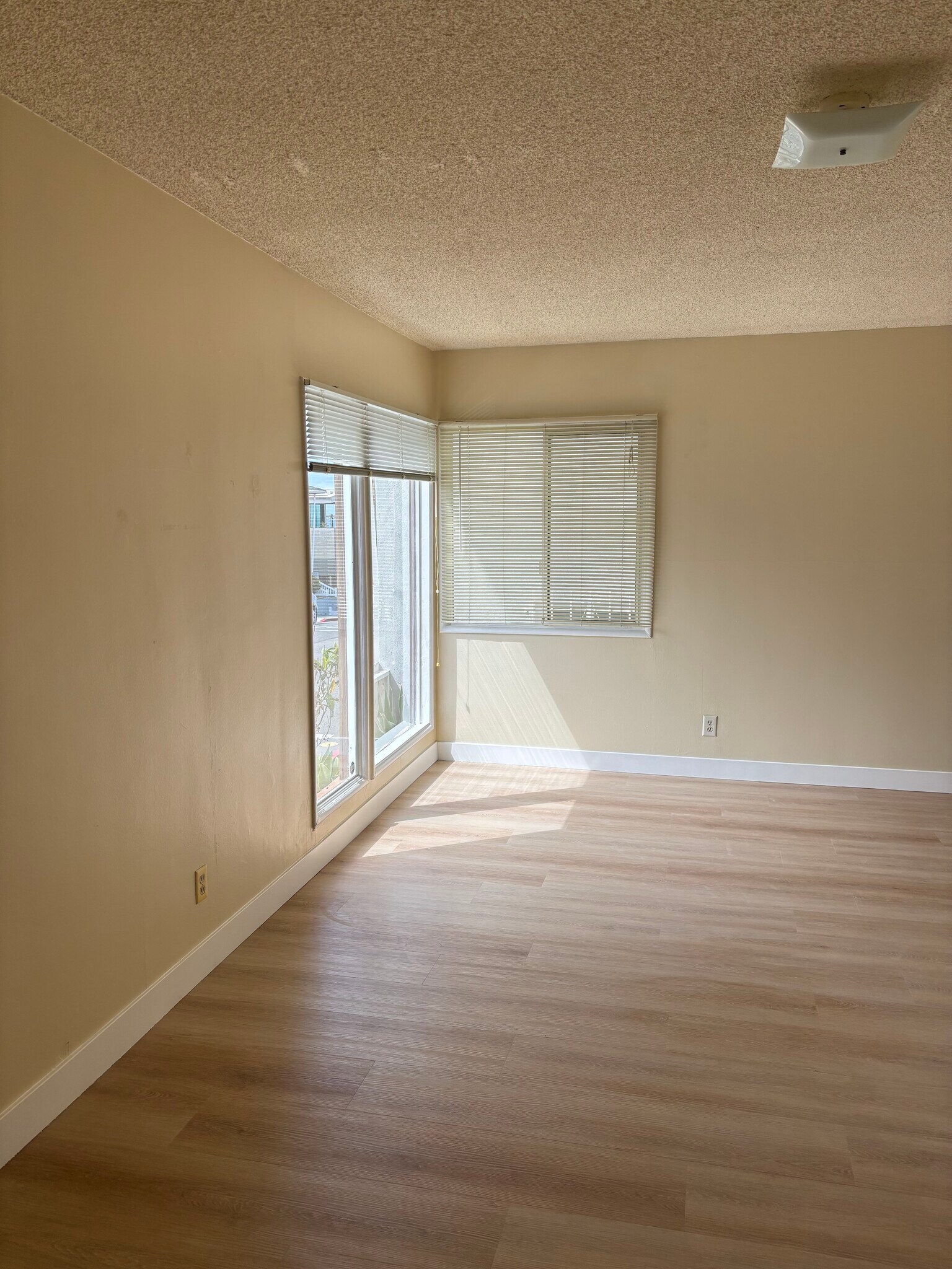 Building Photo - 315 Longfellow Ave