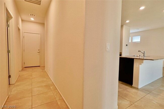 Building Photo - 2124 Del Aqua Ave