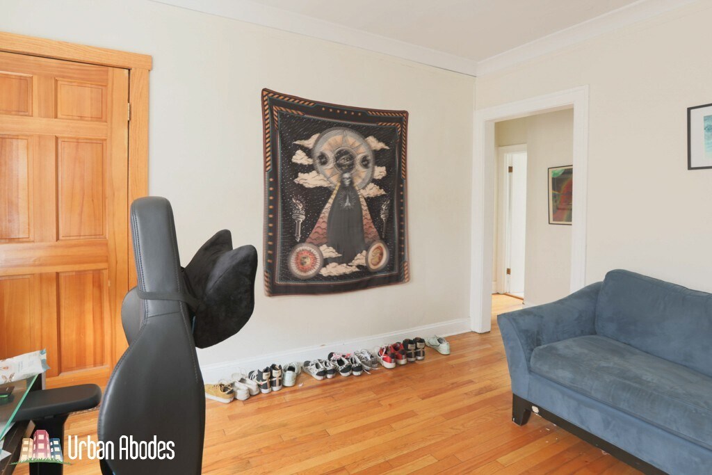 Building Photo - 816 W Cornelia Ave