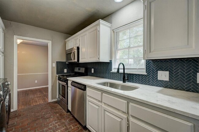 Building Photo - 1824 Andover Ct