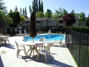 Building Photo - Crystal Bay Apartment Homes