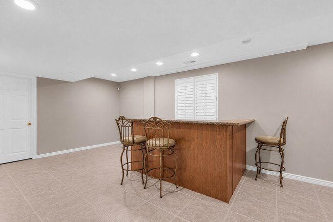Building Photo - 5BR Sandy Home w/ NEW Flooring, Huge Basement & Large Backyard