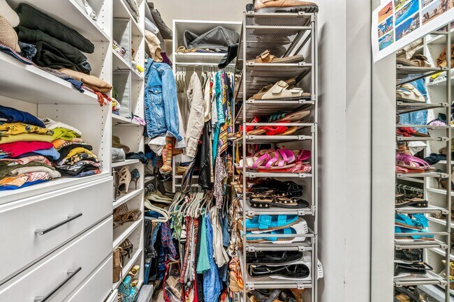 Building Photo - 114 Carmela Ct