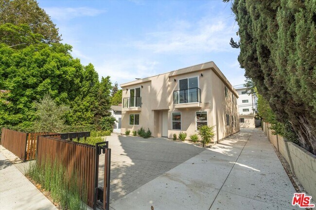 Building Photo - 11023 Blix St
