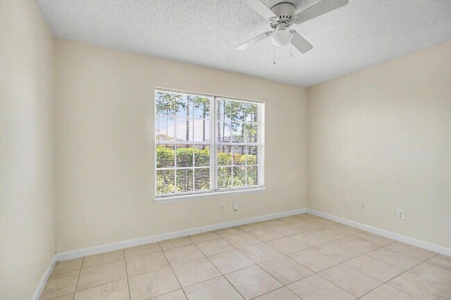 Building Photo - Indian Trails