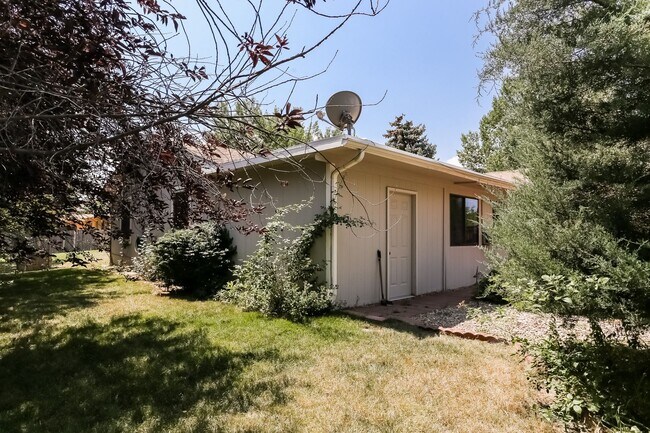 Building Photo - 824 Kimball Rd