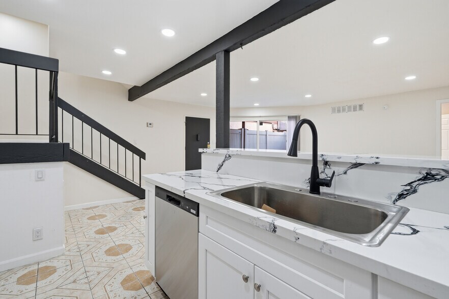 Building Photo - 7924 Woodman Ave