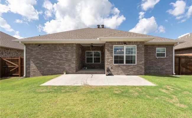 Building Photo - Charming Home Available in Chaffee Crossing