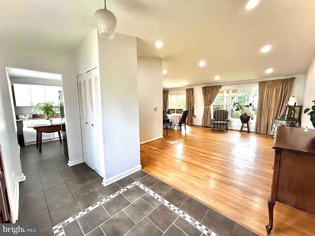 Building Photo - 10202 McGovern Dr