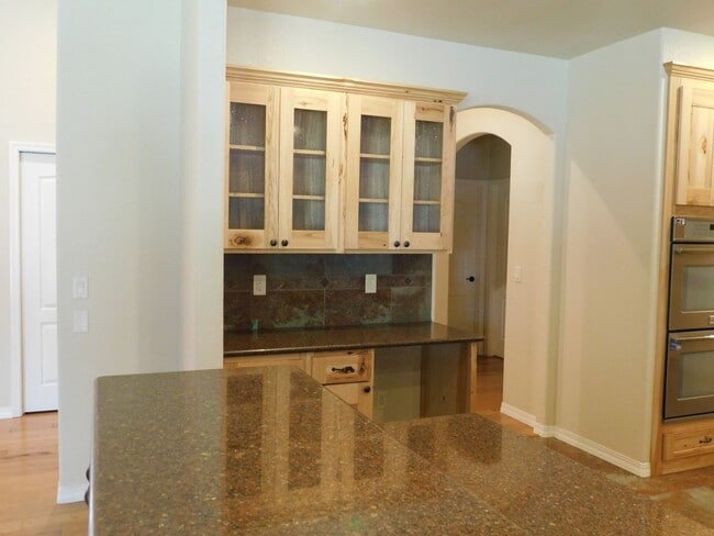 Building Photo - Check out this beautiful home located in o...