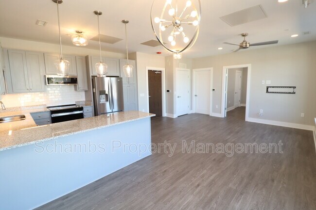 Building Photo - 145 S Main St