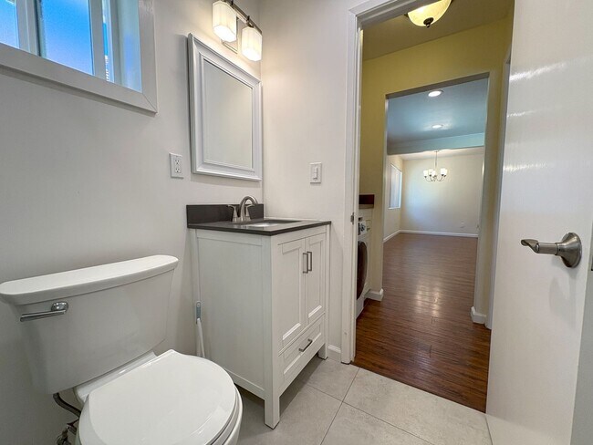 Building Photo - Stylish & Comfortable 1-Bedroom Apartment ...
