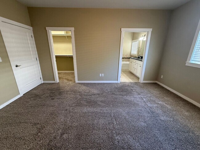 Building Photo - Now renting 3 bedroom 2 bathroom House, visit our website at www.stillproperties.com