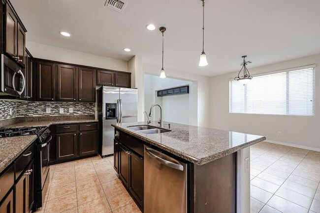 Building Photo - Lovely 4 bed 3 bath in core Chandler, ( Oc...