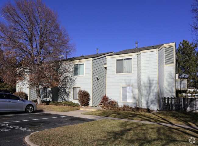 Building Photo - Buckingham Oaks