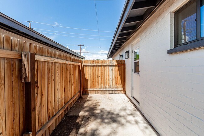 Building Photo - 6622 E Avalon Dr