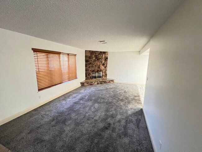 Building Photo - 4576 Kenmare Way