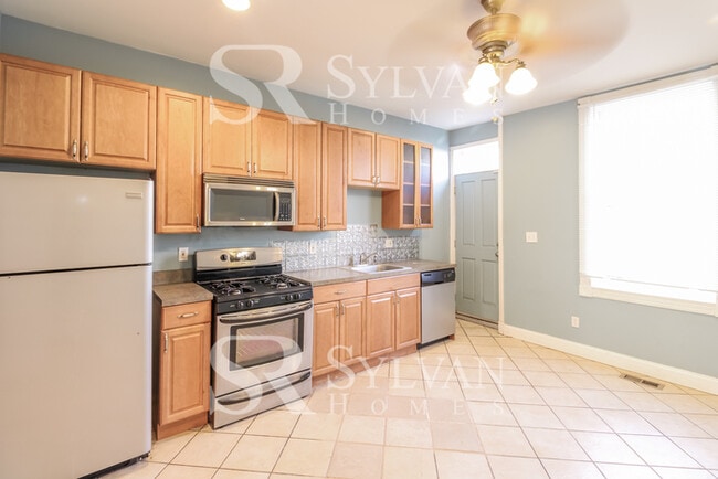 Building Photo - Where Charm Meets Comfort