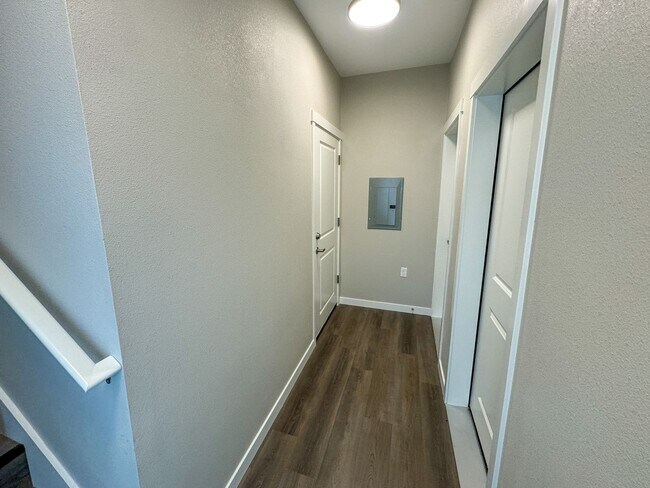 Building Photo - SAW3781