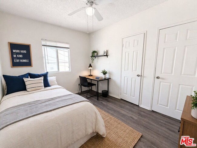 Building Photo - 1133 W 36th Pl