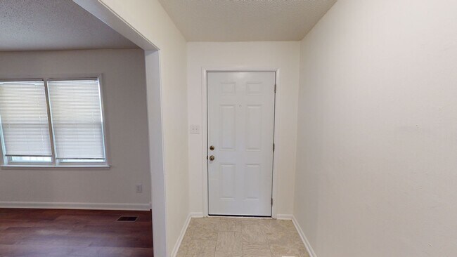 Building Photo - 3 Bedroom with 2 Living Rooms & finished b...