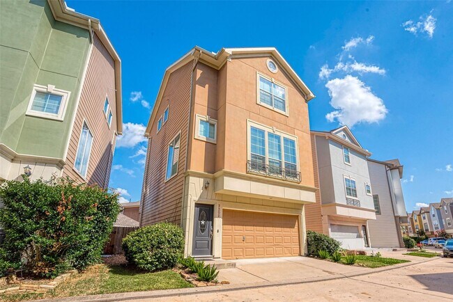 Building Photo - 3302 Clearview Cir